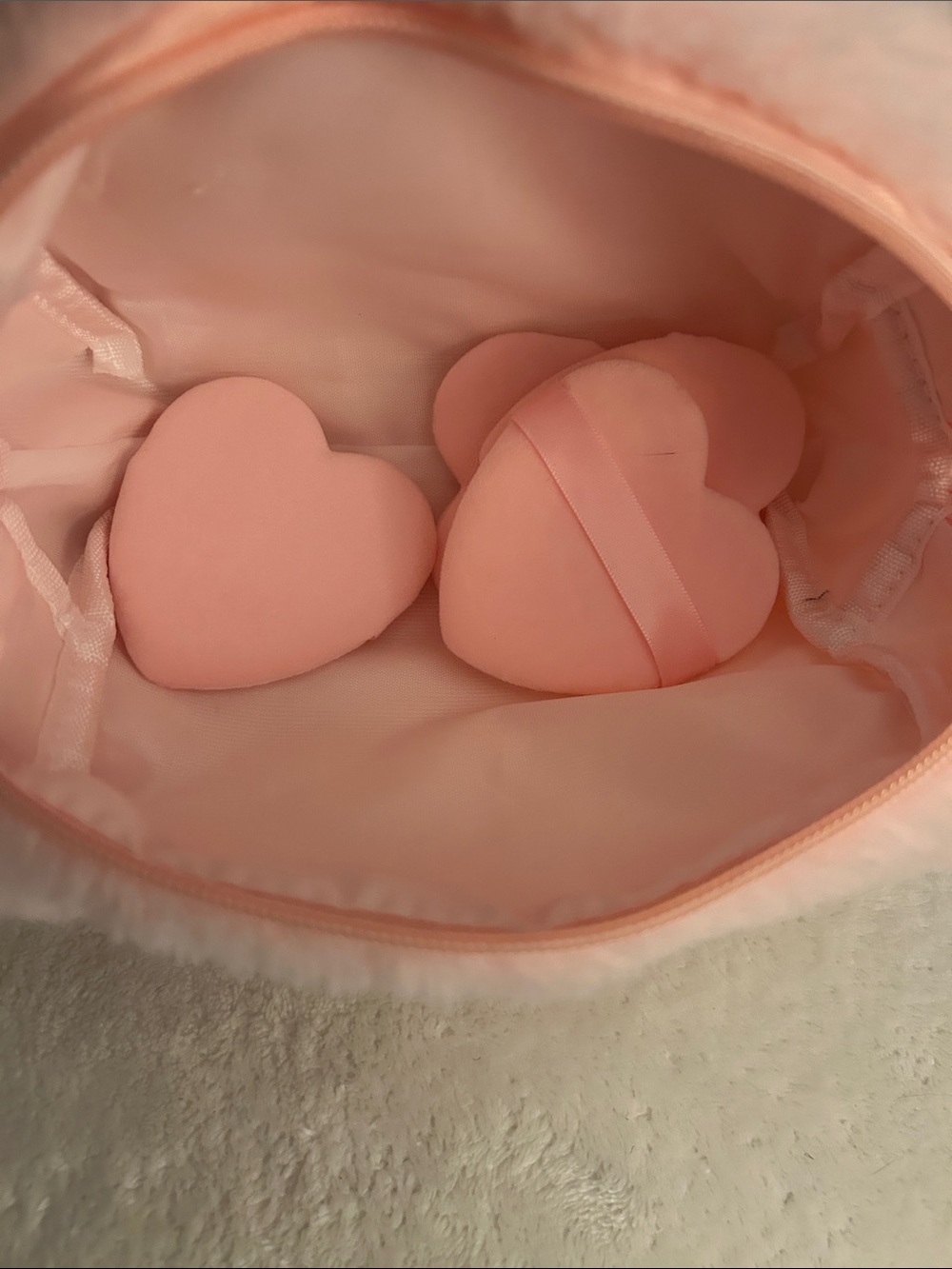 Plush Cosmetic Pouch & makeup applicators - Picture 4 of 6